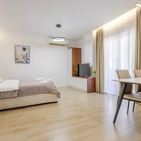 Bella * Tirana